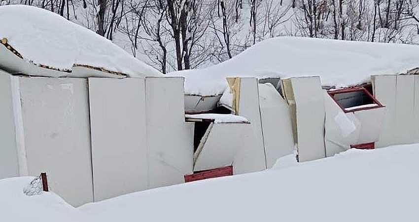 TAVUK ÇİFTLİĞİNİN ÇATISI ÇÖKTÜ