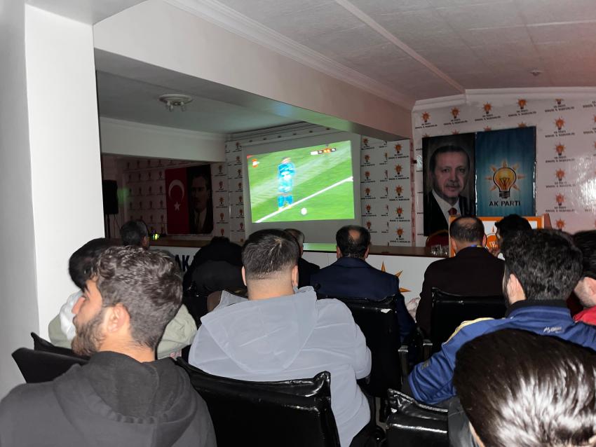 AK Gençlik’ten Bir İlk: Süper Kupa Finalini Parti Binasında İzlediler