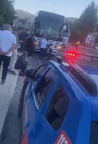 Freni Boşalan TIR Yolcu Otobüsü’ne Çarptı