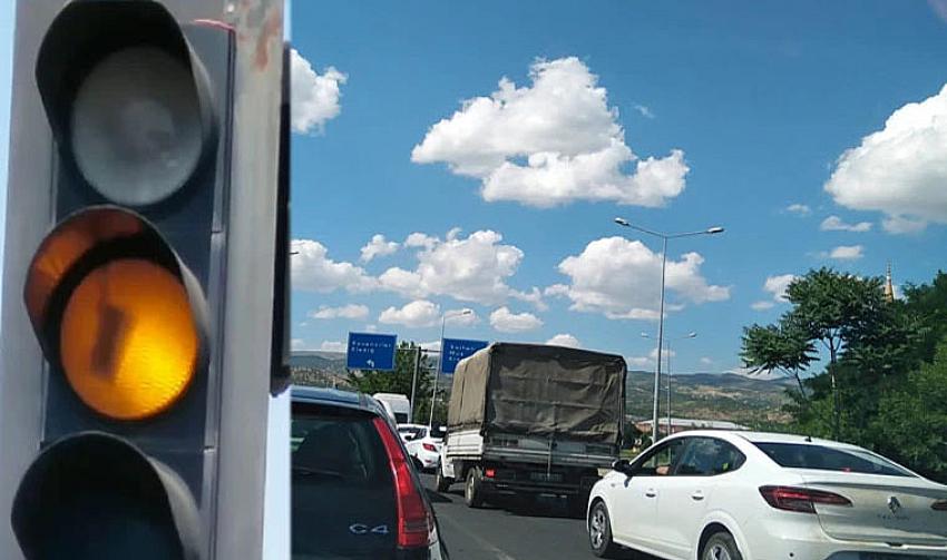 SARI IŞIKTA FARE Mİ VAR?